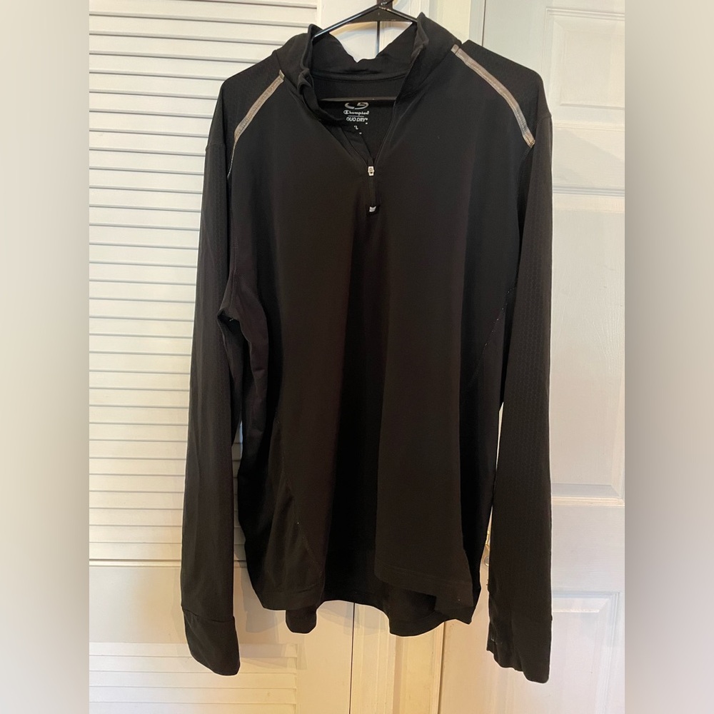 Men’s champion half zip pullover with thumb holes in black size XL
